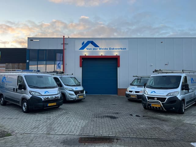 Van der Weide Dakwerken — wagenpark Enschede
